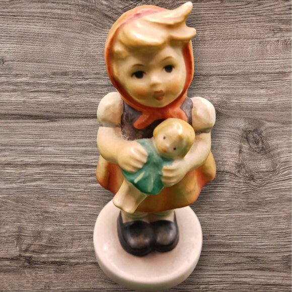 Vintage Hummel Goebel Figurine "Little Girl With Doll 3 1/2" tall Collectible - Picture 5 of 9